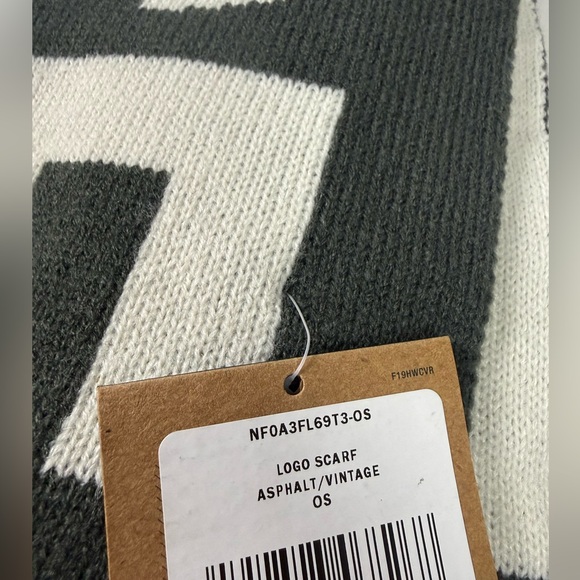 TNF The North Face Reversible Logo Scarf NWT 2 Tone Design Unisex Scarves Gray - Picture 2 of 8